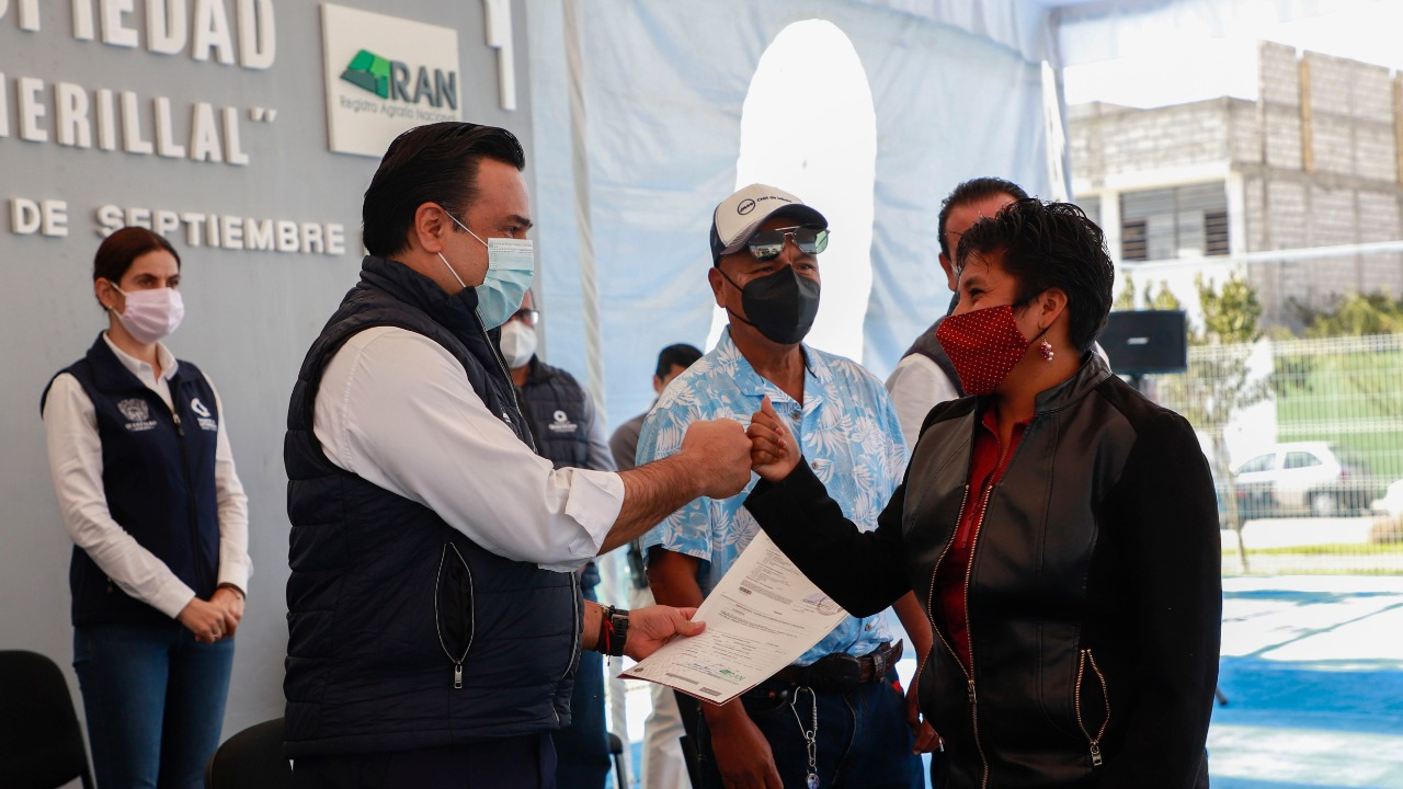 Entrega Municipio de Querétaro 100 títulos de propiedad a familias de El Romerillal