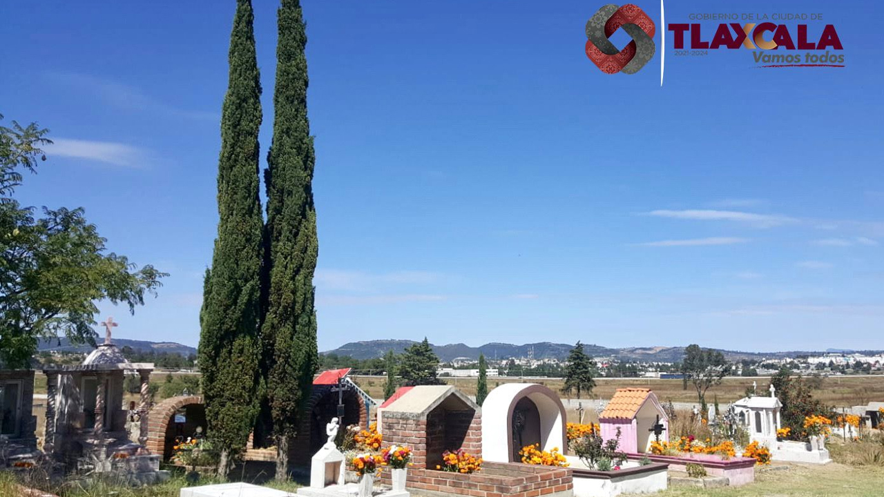 En completa calma transcurren visitas a camposantos de la capital tlaxcalteca