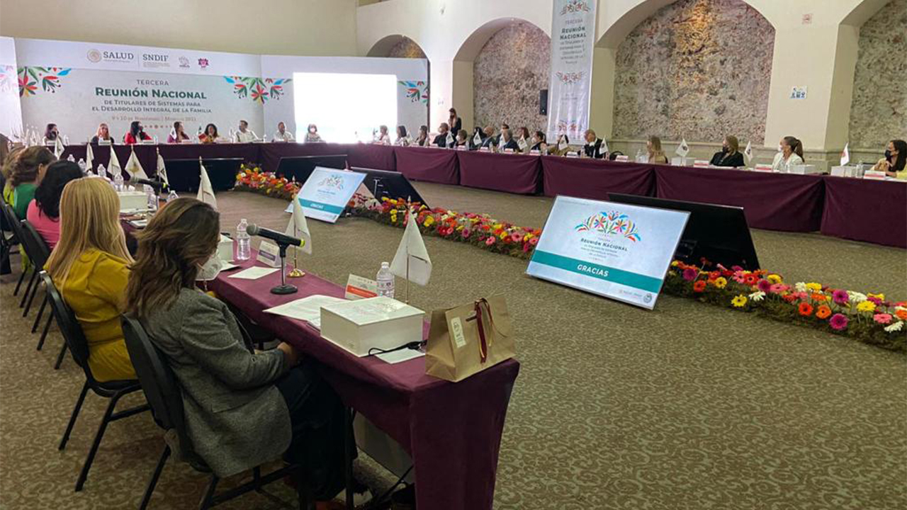 Presentó Car Herrera de Kuri acciones del DIF Estatal en Reunión Nacional