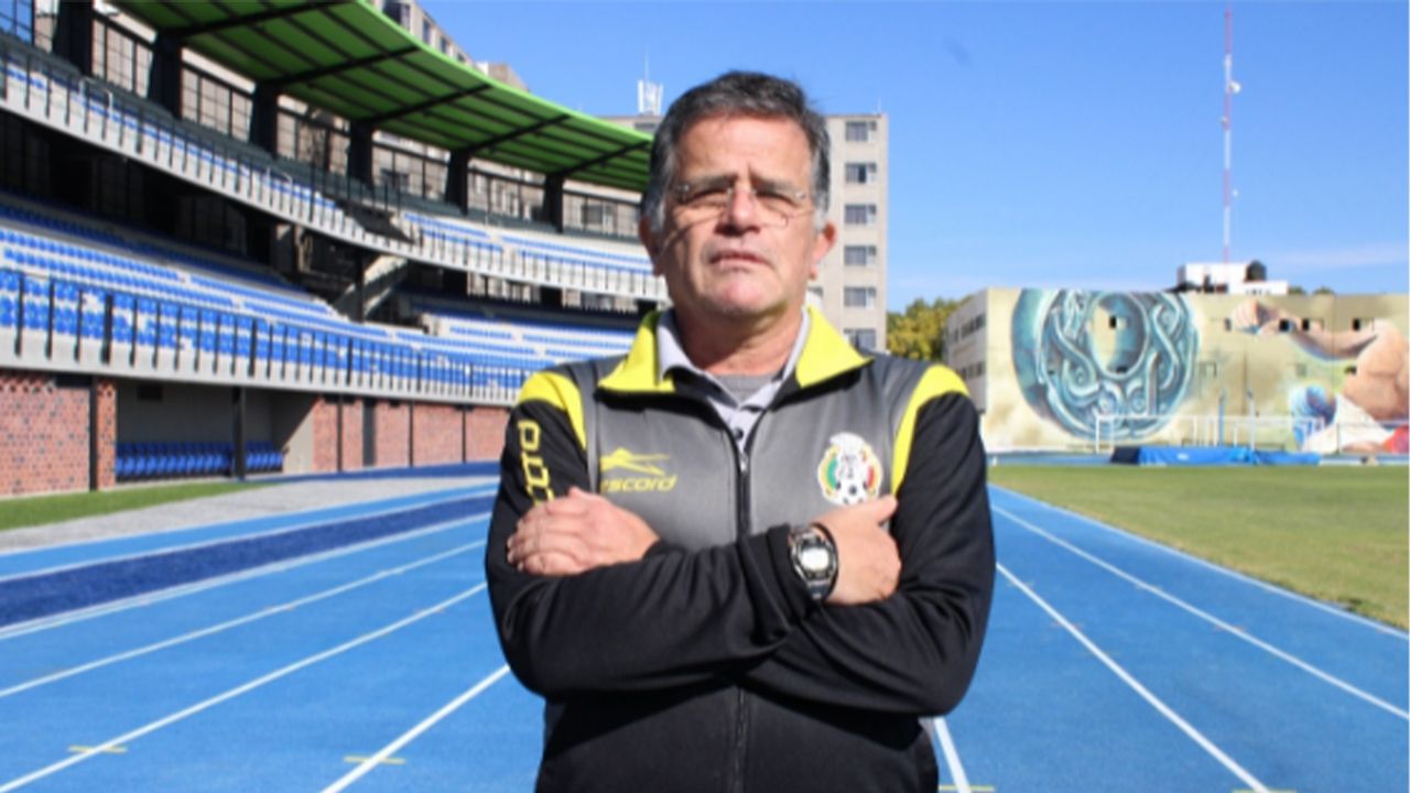Árbitros profesionales hacen pruebas en Estadio Olímpico Querétaro