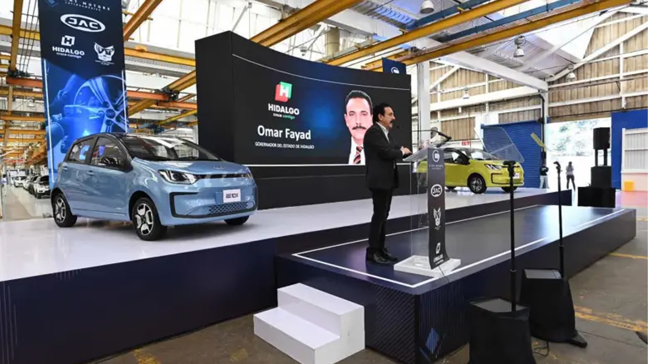 Coches cien por ciento eléctricos de Hidalgo para el mundo: Omar Fayad
