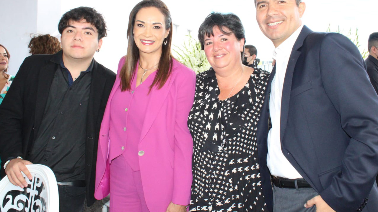 Asiste Maribel Pérez Arenas a informe resultados del alcalde de Puebla
