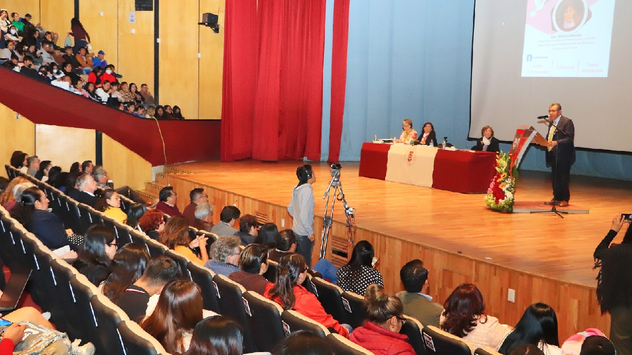 Hablan en la UATx sobre cultura de paz y educación superior