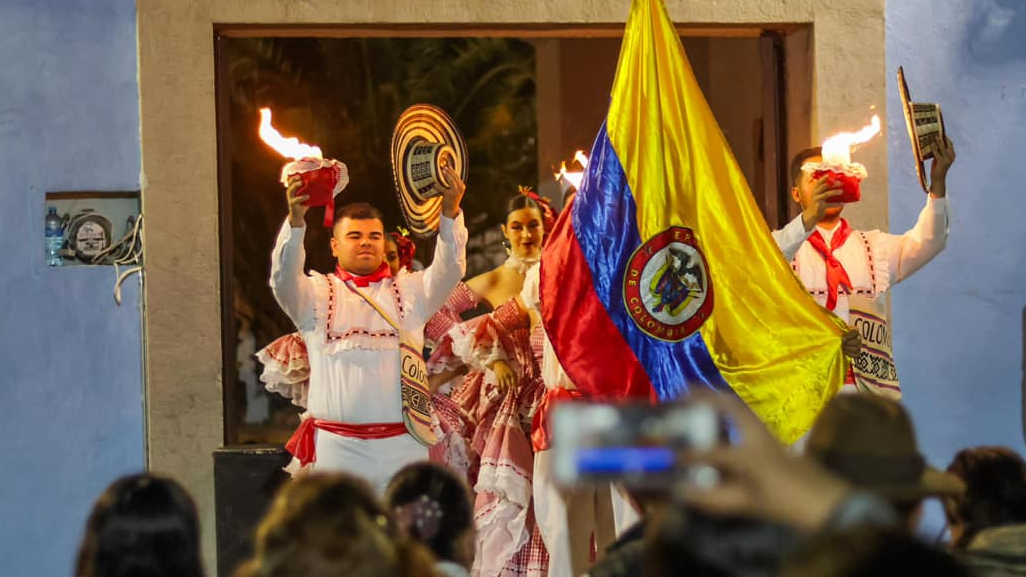 Cultura y tradición brillan en el X festival internacional de folclor en San Pablo Apetatitlán