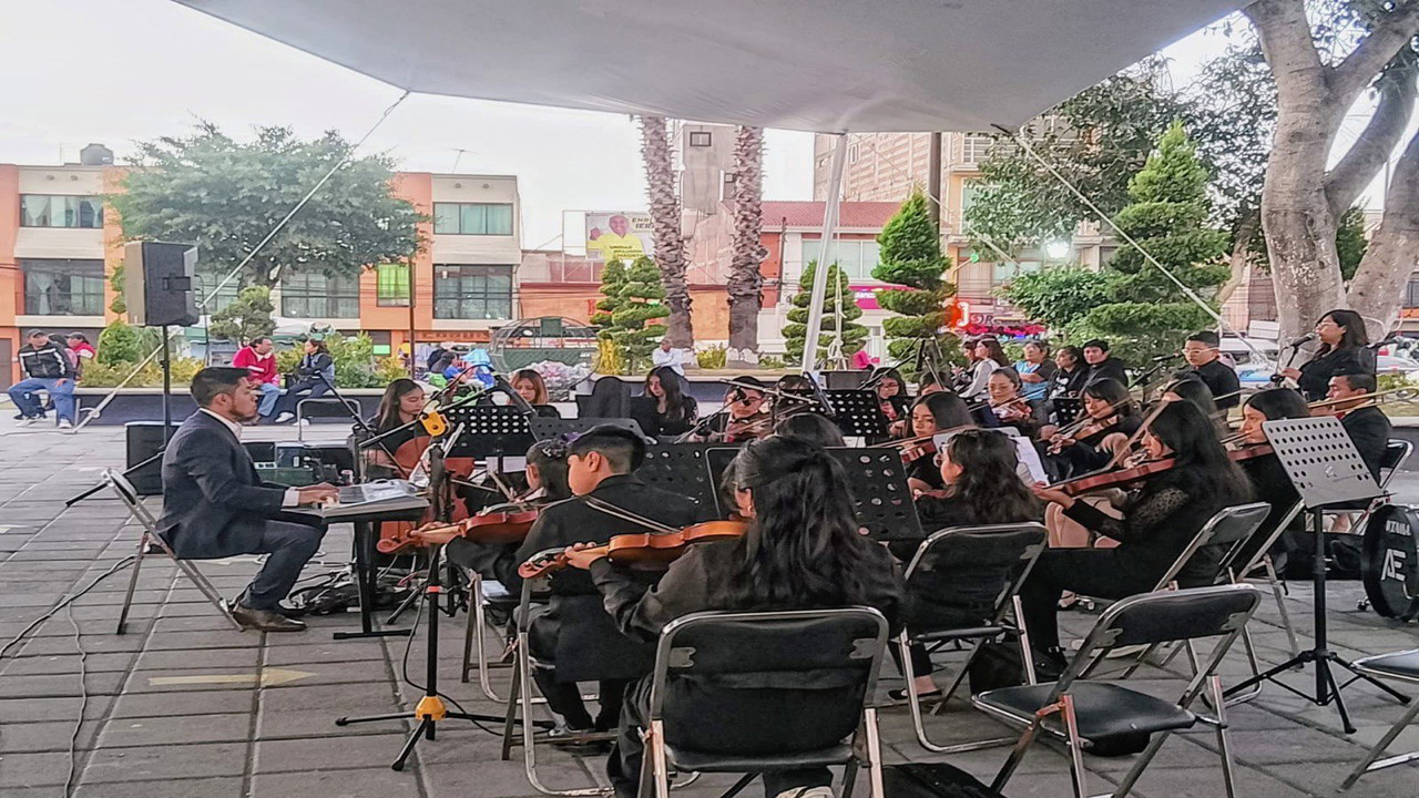 Orquesta Acetato todo un éxito en los domingos familiares en Zacatelco.