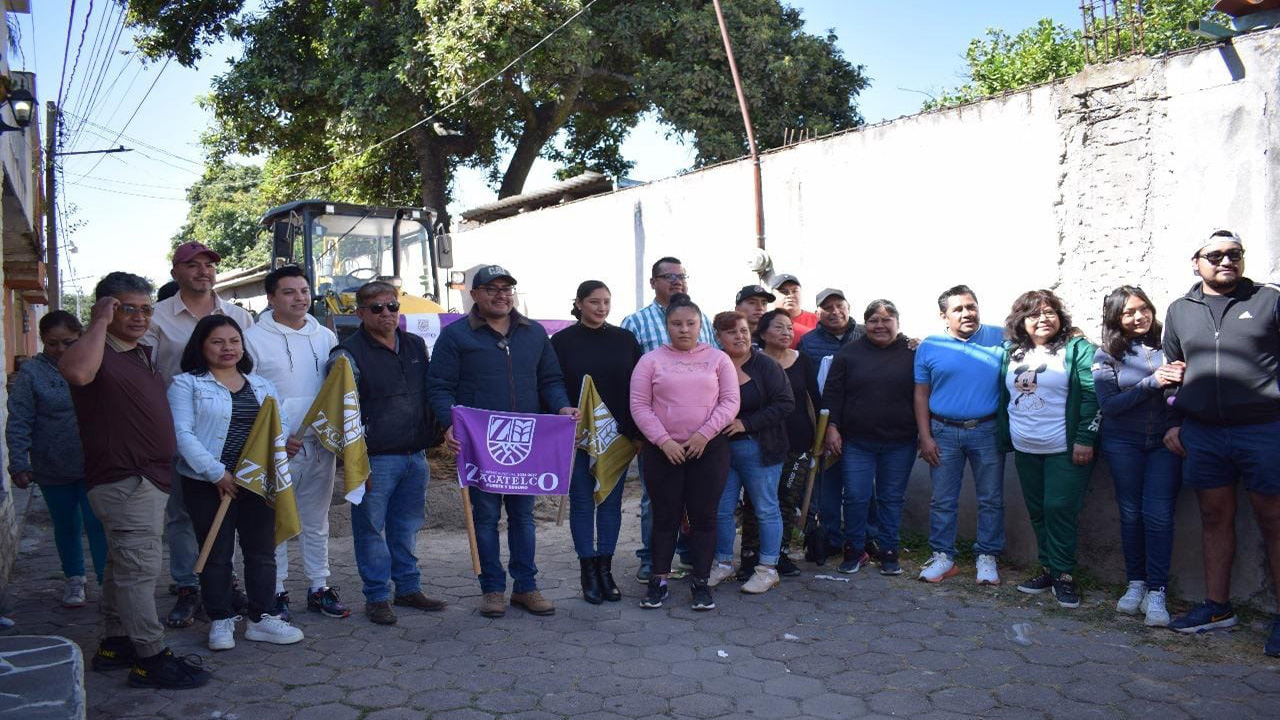 Inicia la rehabilitación del drenaje sanitario en el callejón de Juárez, segunda sección.