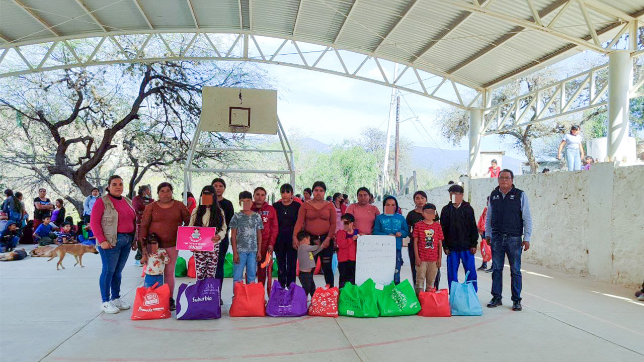Participa DIF Estatal en la entrega de apoyos Ayudando, Querétaro.