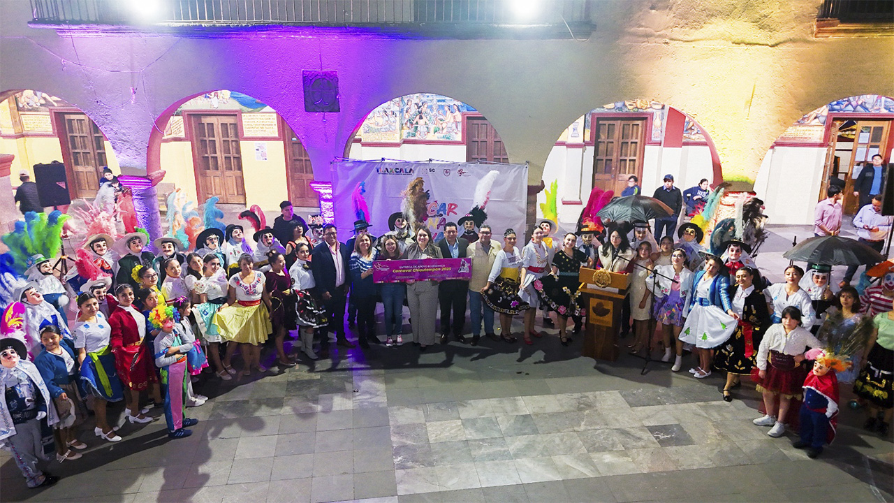 Entrega alcaldesa Blanca Angulo apoyos económicos a 28 camadas de Chiautempan
