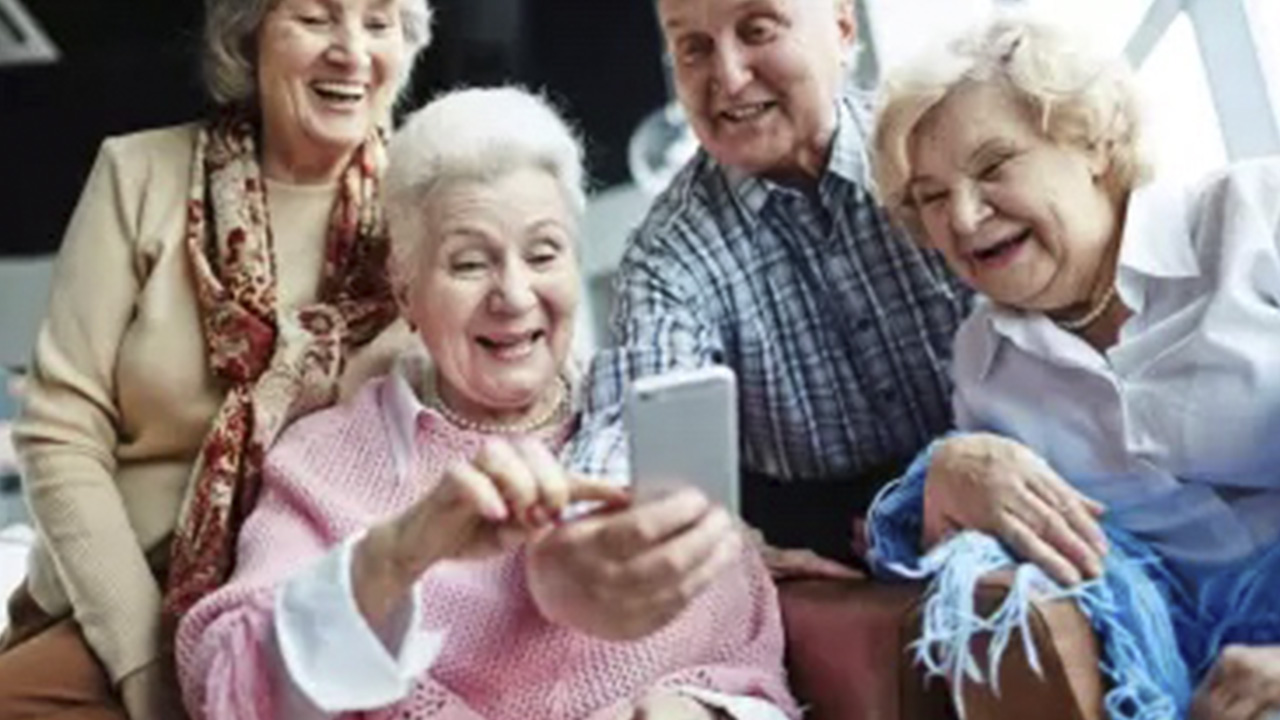 El Adulto Mayor y la Tecnología Celular