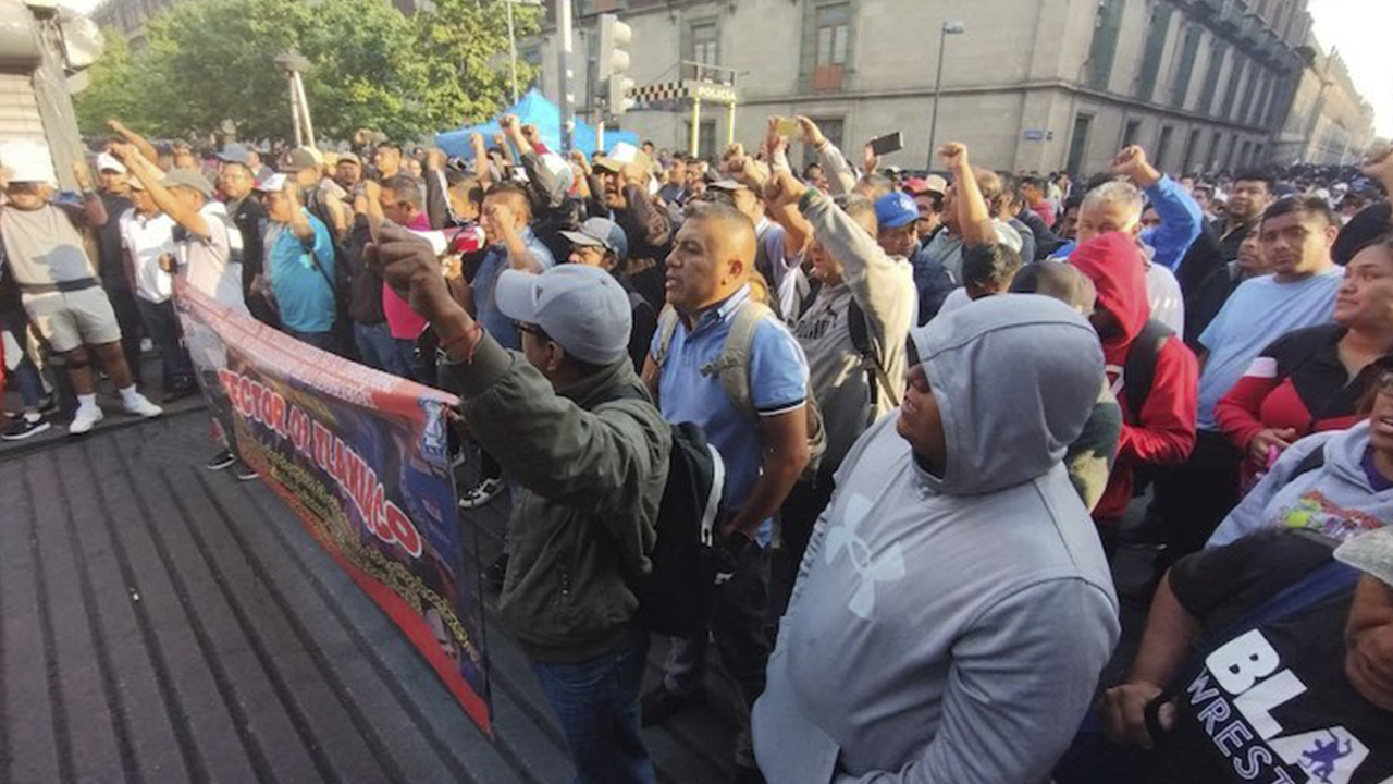 Claudia Sheinbaum reconoce que no hay avances en negociaciones con la CNTE; condena agresión a youtuber asistente a la mañanera