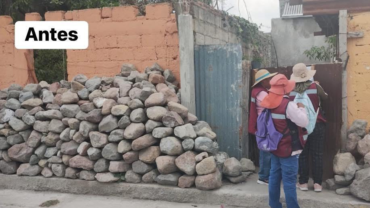 Vecinos de Ixtenco atienden llamado y retiran materiales pétreos de la vía pública; el Ayuntamiento interviene en casos omisos