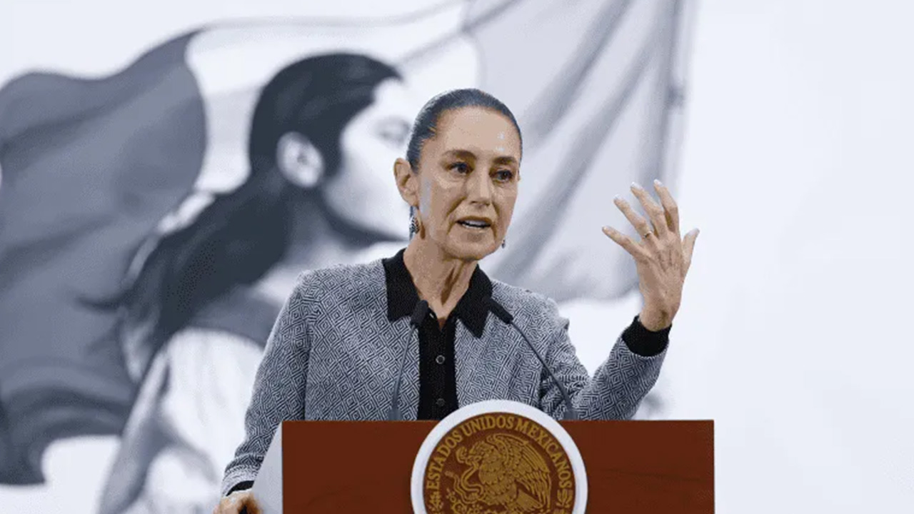 Sheinbaum se reúne con los familiares de los 43 Normalistas de Ayotzinapa