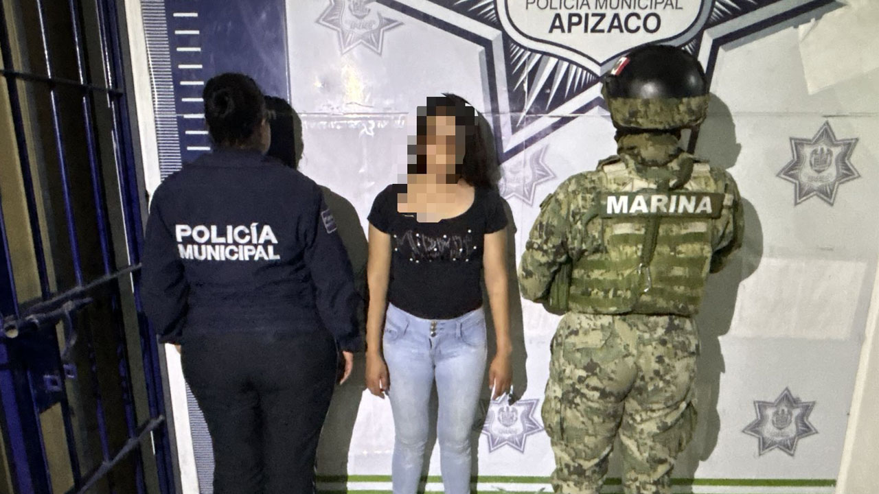 Policía Municipal de Apizaco y Secretaría de Marina detienen a mujer por robo con violencia a panadería