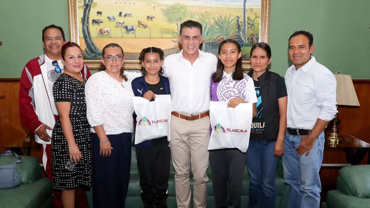 El Presidente Municipal reconoce a jóvenes atletas clasificadas a la etapa regional rumbo a los Nacionales CONADE