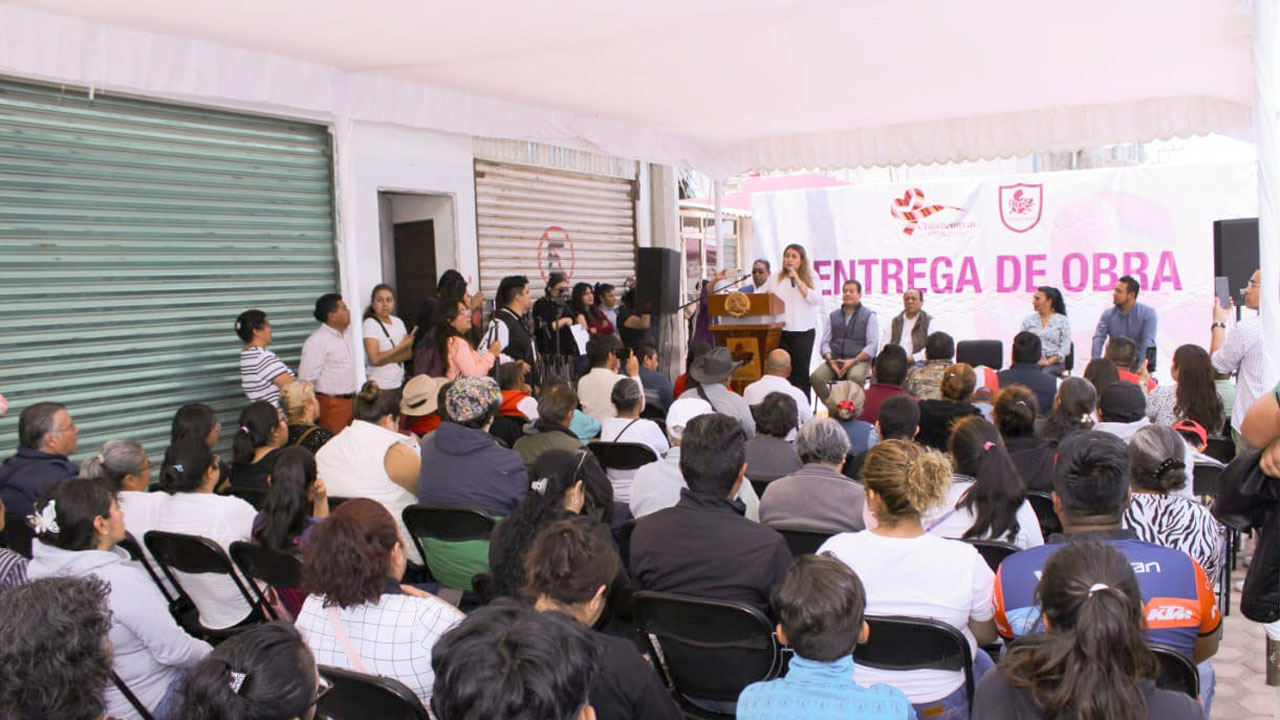 Reconstruyen calle en Xaxala, Blanca Angulo agradece confianza de los ciudadanos