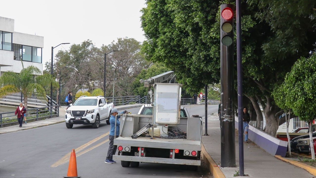 Da mantenimiento ayuntamiento de Tlaxcala a semáforos de la capital
