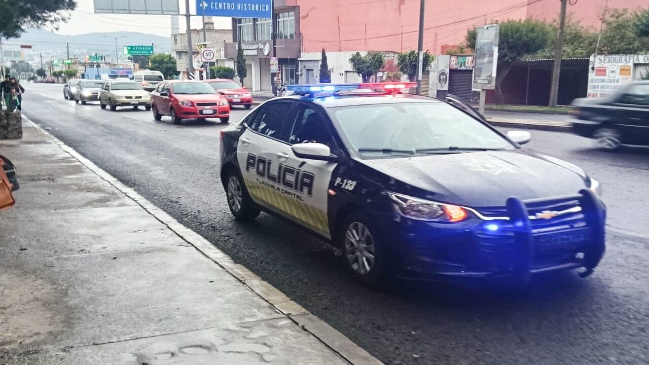 Policía de la capital brinda seguridad a usuarios de transporte público en Ocotlán