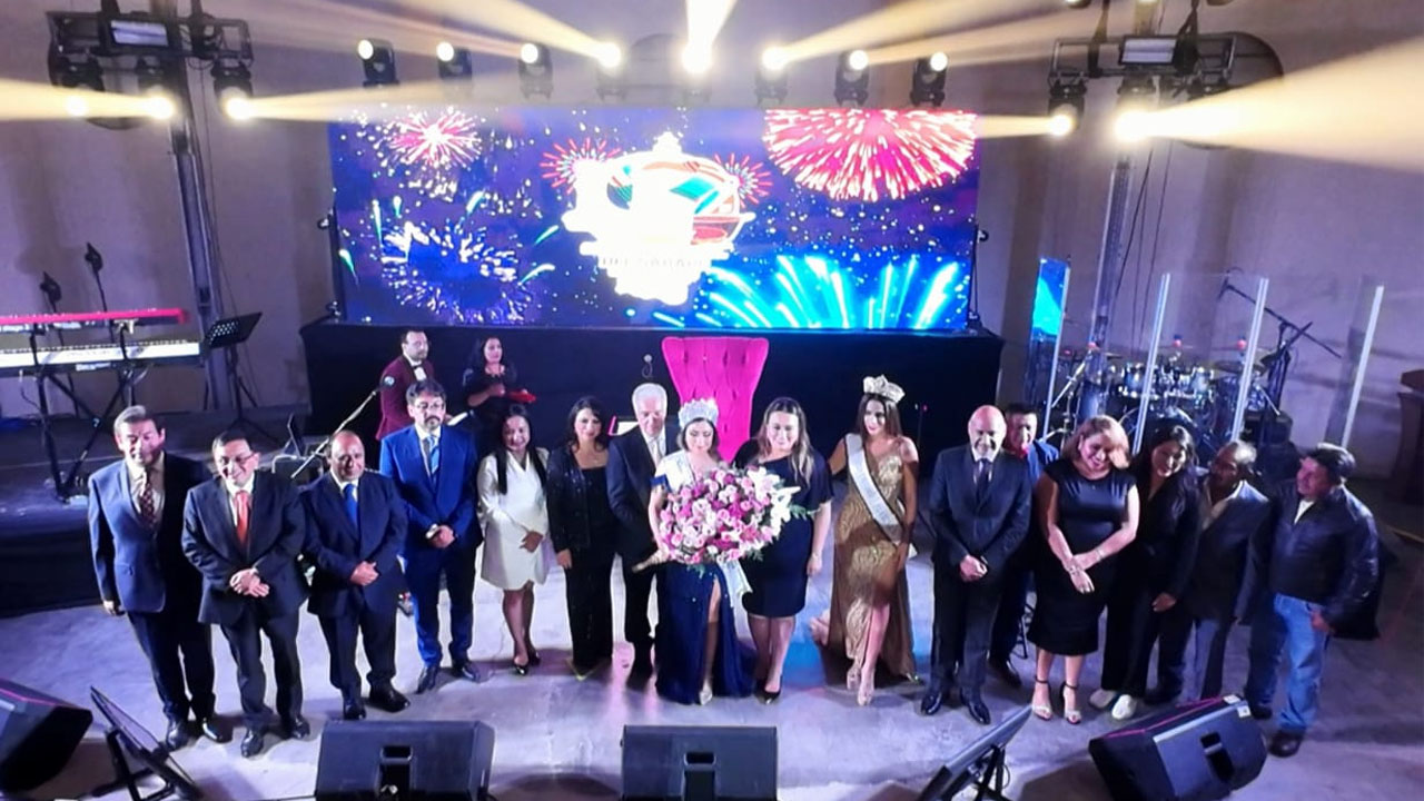 Con presentación estelar de Kika Edgar, Jocelyne es coronada Reina de la Feria Nacional del Sarape Chiautempan 2025
