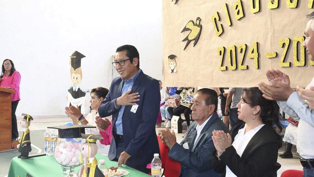 El presidente municipal de Totoac, Benjamín Atonal Conde apadrina generación 2022–2025 del preescolar Felipe Mazarrasa