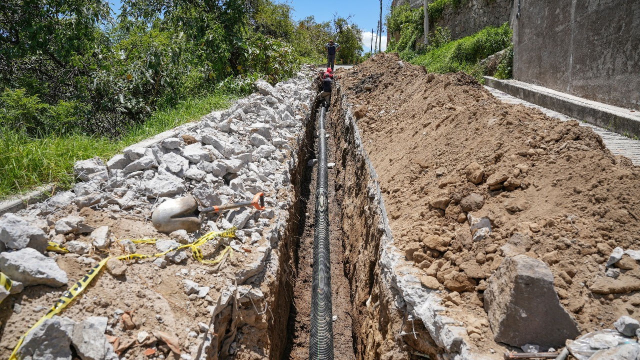 Repara la CAPAM red de drenaje en san Hipólito Chimalpa para proteger a las familias de un derrame de aguas negras