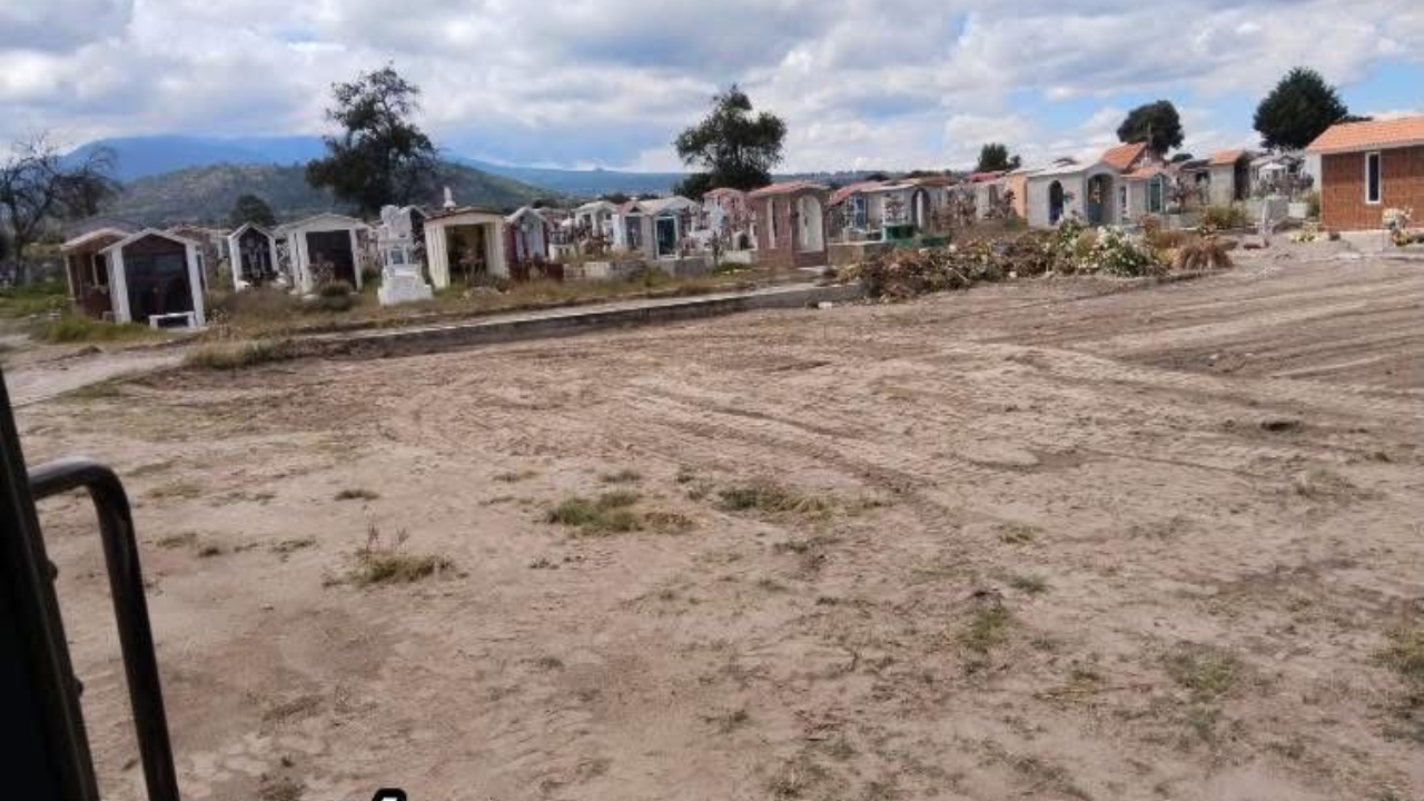 Inician labores de limpieza y rehabilitación en los panteones municipales de Ixtenco