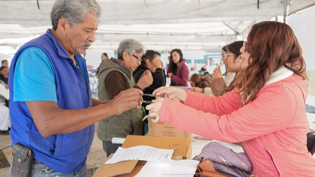 Dif municipal de Tlaxcala llevó a cabo con éxito jornada gratuita de entrega de lentes