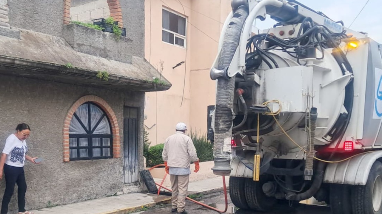 Ayuntamiento de Tlaxcala responde al llamado ciudadano con trabajos de desazolve por taponeo de drenaje