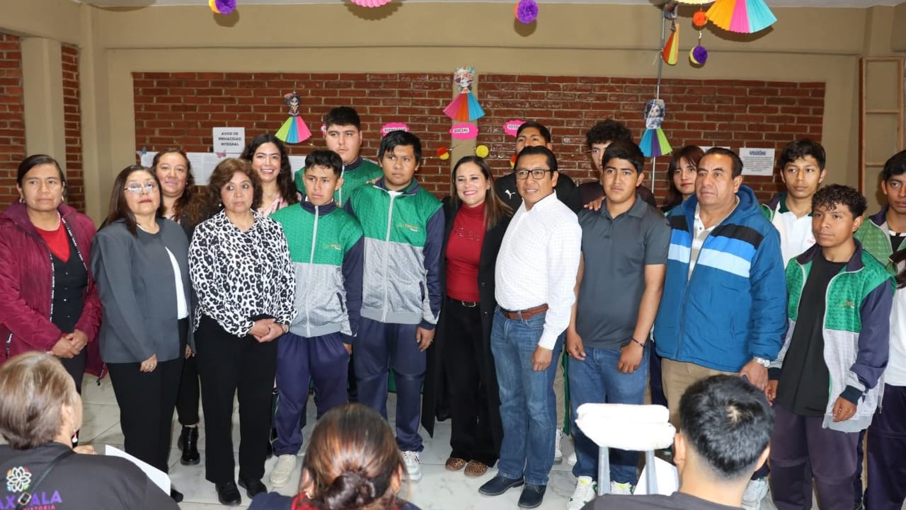 A través del ITEA, 20 totolaquenses reciben certificado de estudios básicos