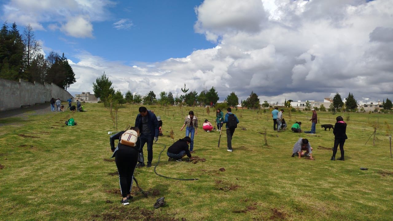 Javier Rivera Bonilla impulsa acciones en educación ambiental y reforestación de áreas verdes