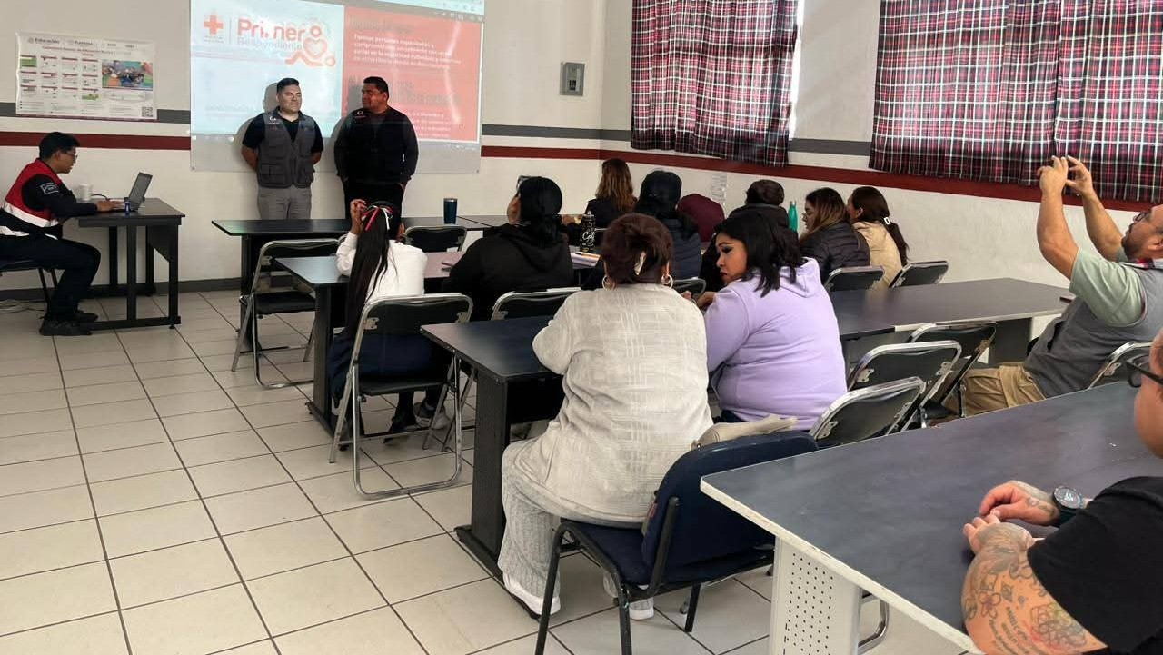Protección Civil Municipal capacita a docentes y padres de familia de la Primaria Ricardo Flores Magón