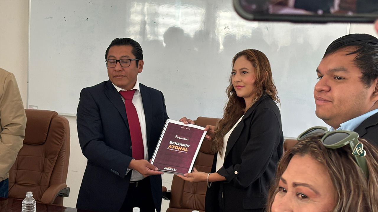 Alcalde de Totolac entrega su informe de gobierno al cabildo