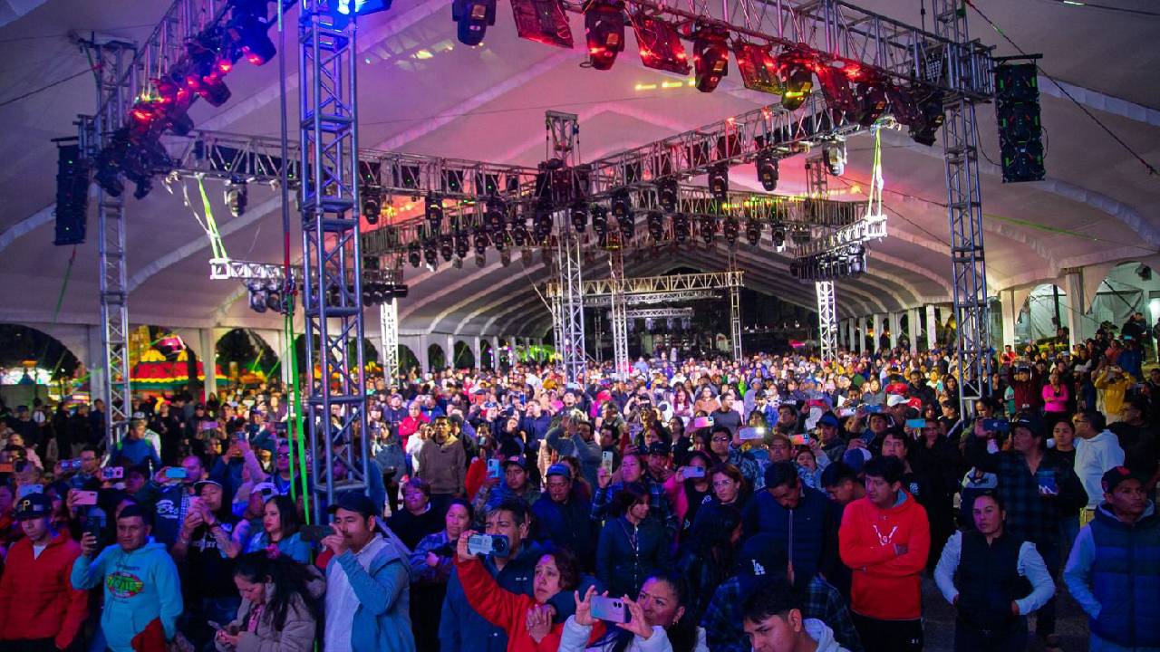 Miles llenan el Teatro del Pueblo de Apizaco con Sonido Fania y Sonido Cóndor