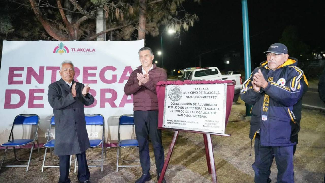 Alcalde Alfonso Sánchez García inaugura alumbrado público en la carretera Tlaxcala–Texoloc