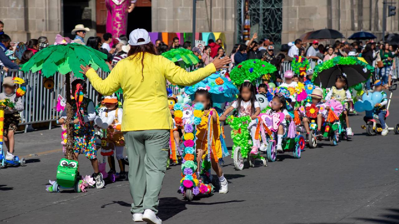Apizaco celebra con alegría y participación el desfile de primavera 2026