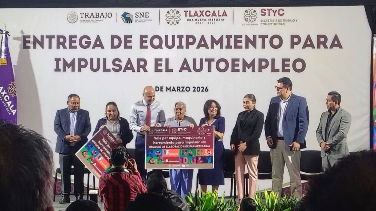 Entregan apoyos para el autoempleo en Totolac; buscan fortalecer emprendimientos locales