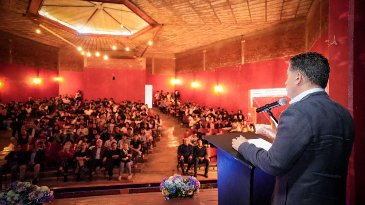 Participa alcalde Alfonso Sánchez García en conversatorio de la UTT sobre liderazgo, gobernanza e innovación