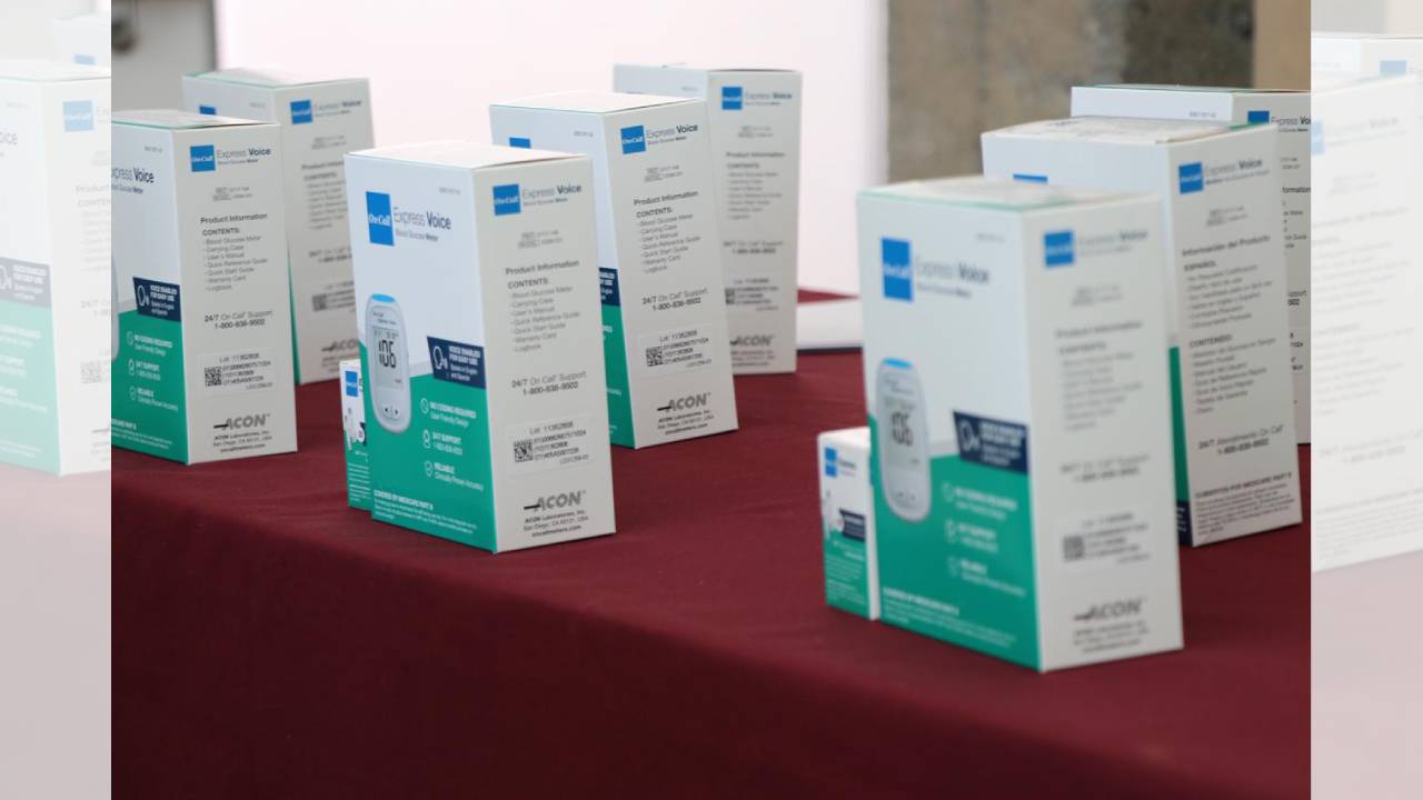Aline Lazo fortalece la salud con entrega de kits gratuitos para personas con diabetes
