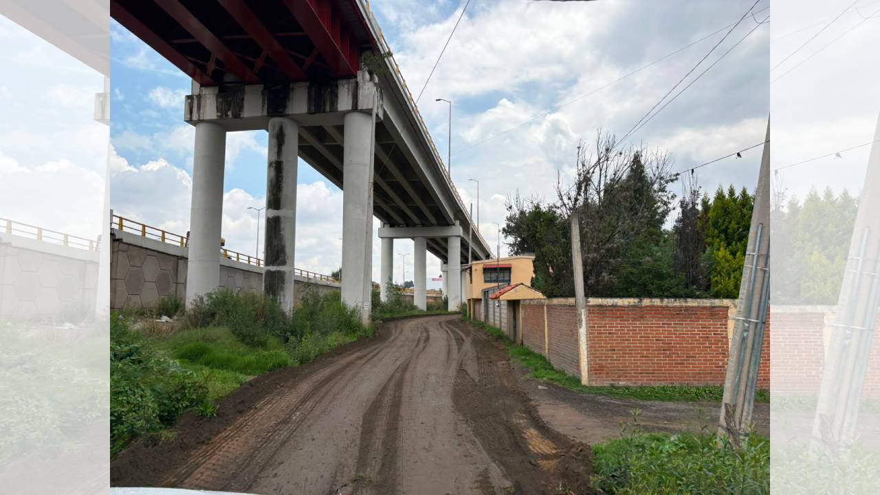Gobierno de Alfonso Sánchez García da mantenimiento a C. Revolución en San Esteban Tizatlán