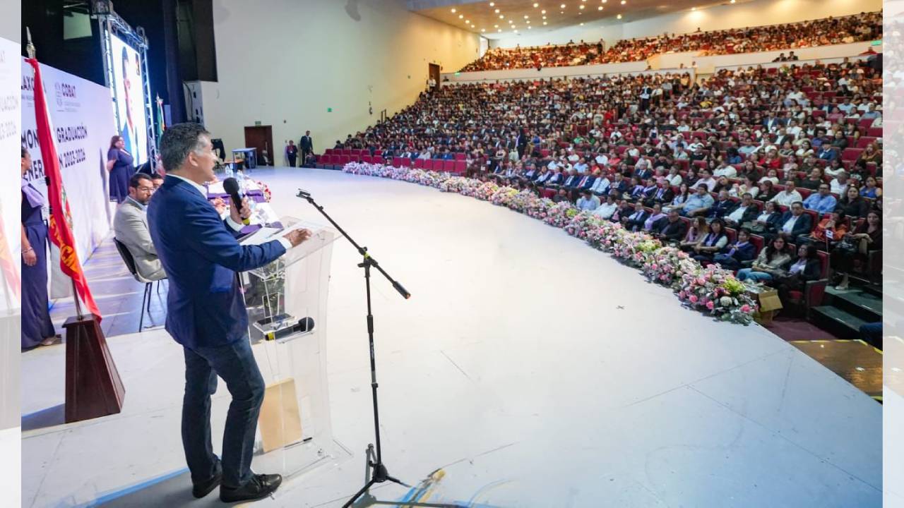Apadrina Alfonso Sánchez García a más de 900 egresados del COBAT