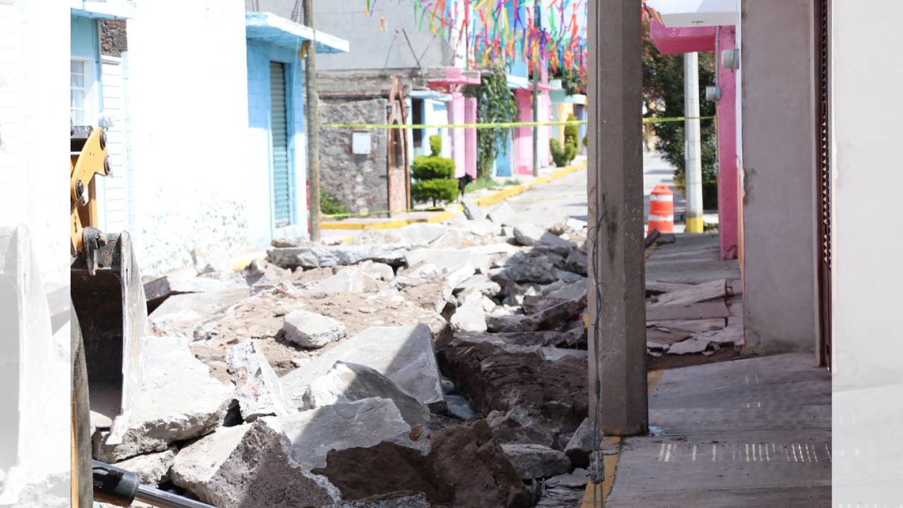 Arranca gobierno de Ixtenco la rehabilitación integral de la Calle 6 Norte