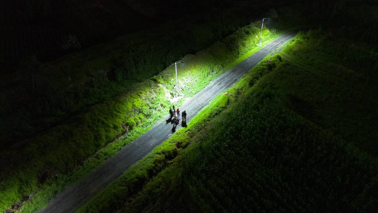 Gobierno de Totolac inicia instalación de nuevos postes y luminarias en el Ejido y C. Tierra Grande