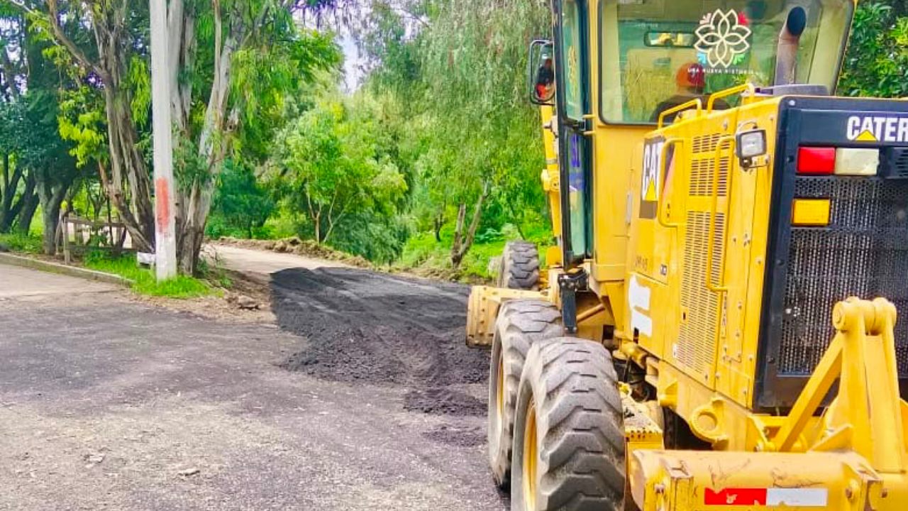 Brigadas de más territorio y menos escritorio mejoran camino en San Esteban Tizatlán
