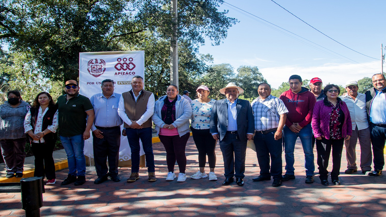 Entrega Gobierno Municipal de Apizaco pavimentación con adoquín en la calle De la Cruz, comunidad de Guadalupe Texcalac