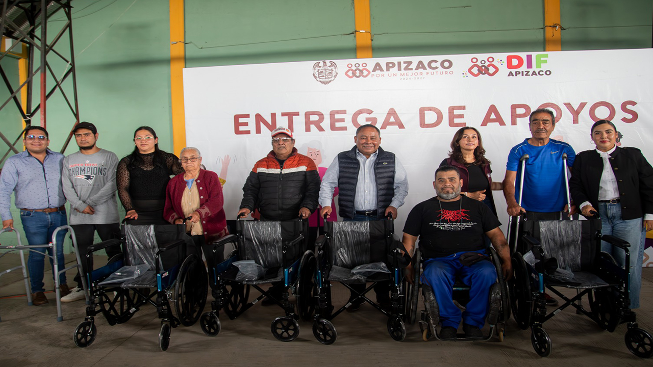 Gobierno de Apizaco y DIF Municipal entregan apoyos a 180 familias de Santa Anita Huiloac.