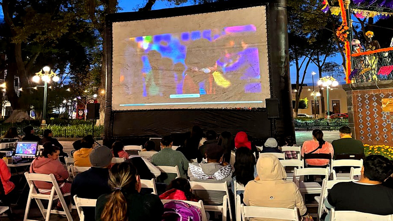 Promueve Ayuntamiento de Tlaxcala la convivencia familiar con función de cine como parte del festival “La vida y la muerte”